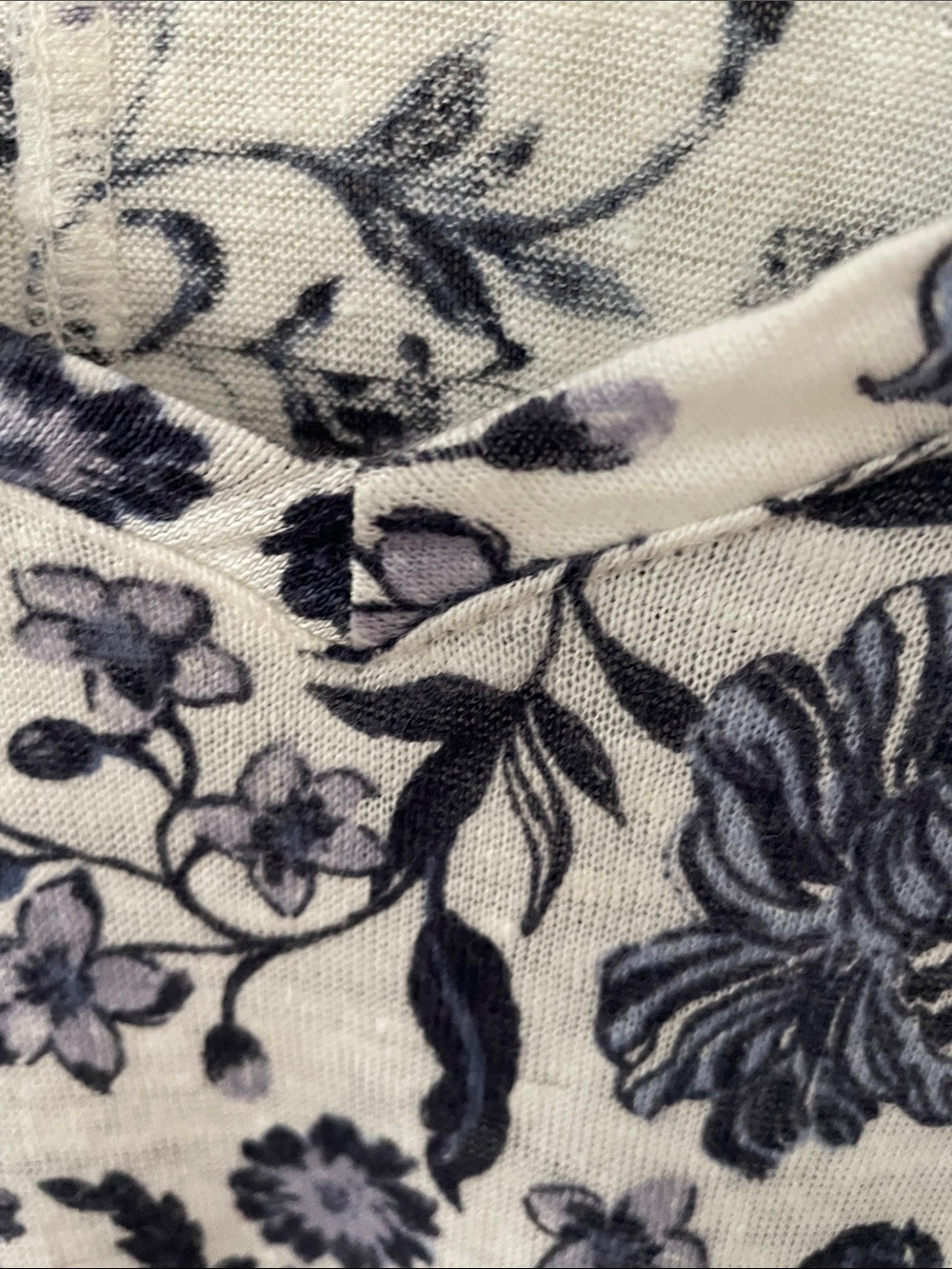Linen Casual Floral V-Neck Women's Top - Blue & White - Picture 3 of 4